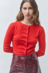 chaqueta plisada roja