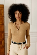 jersey abotonado camel